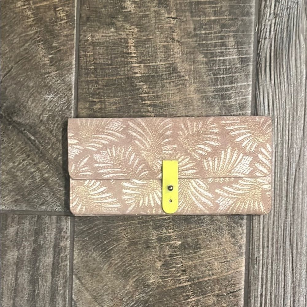 Anthropologie Tan leather Wallet 8x4x6”